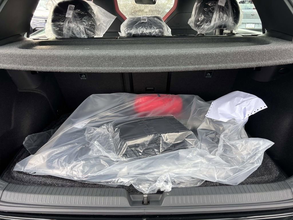 New 2026 Volkswagen GTI SE image 9
