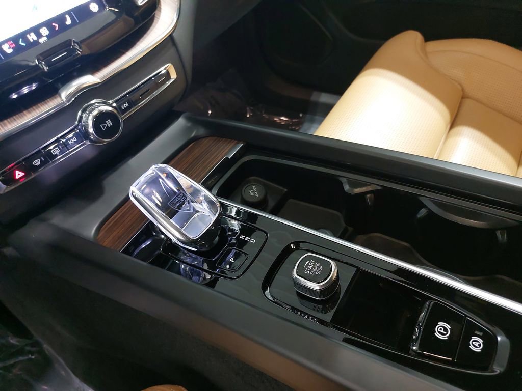 Used 2023 Volvo XC60 B6 Ultimate image 26