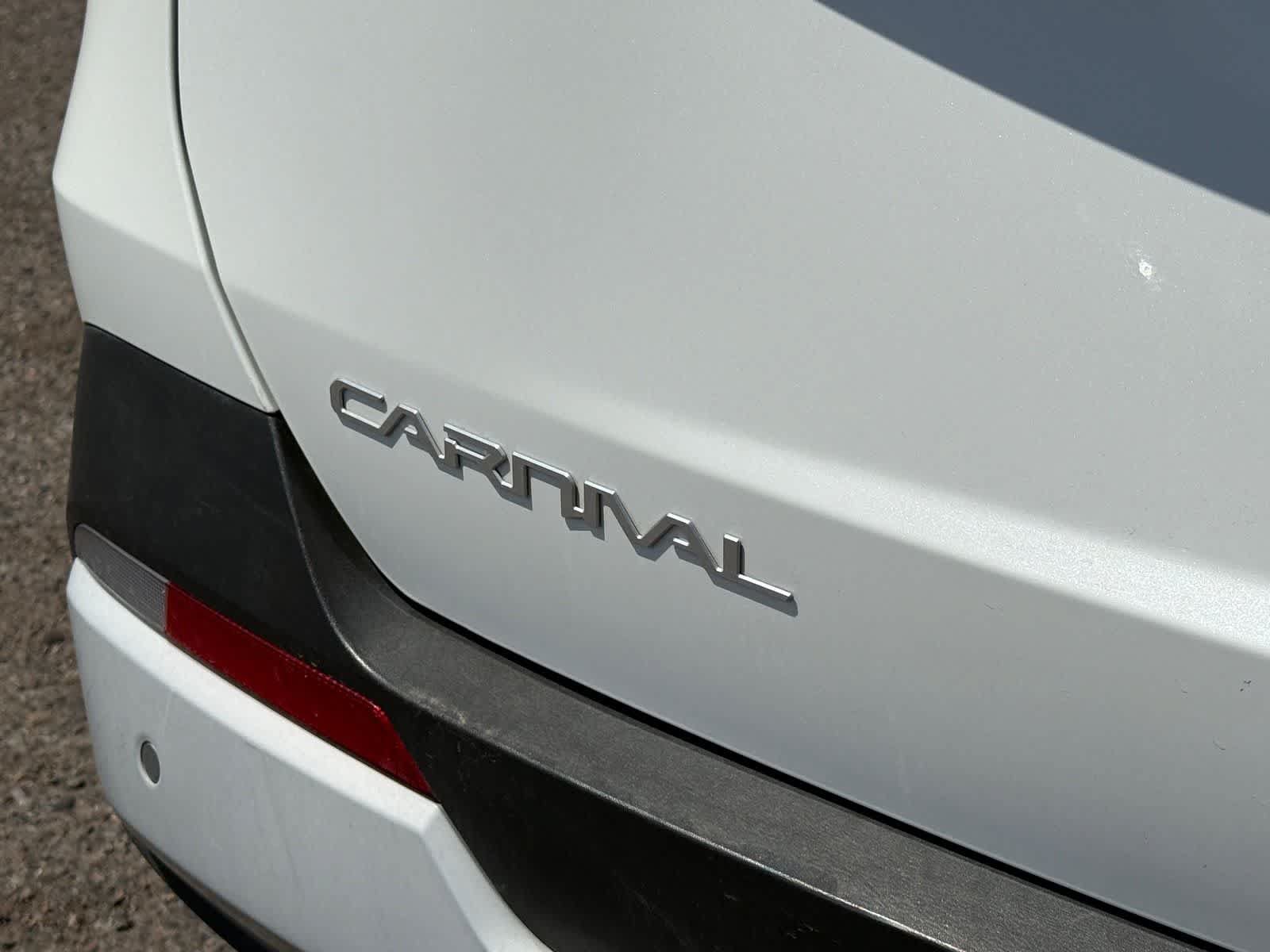 Used 2025 Kia Carnival FWD image 9