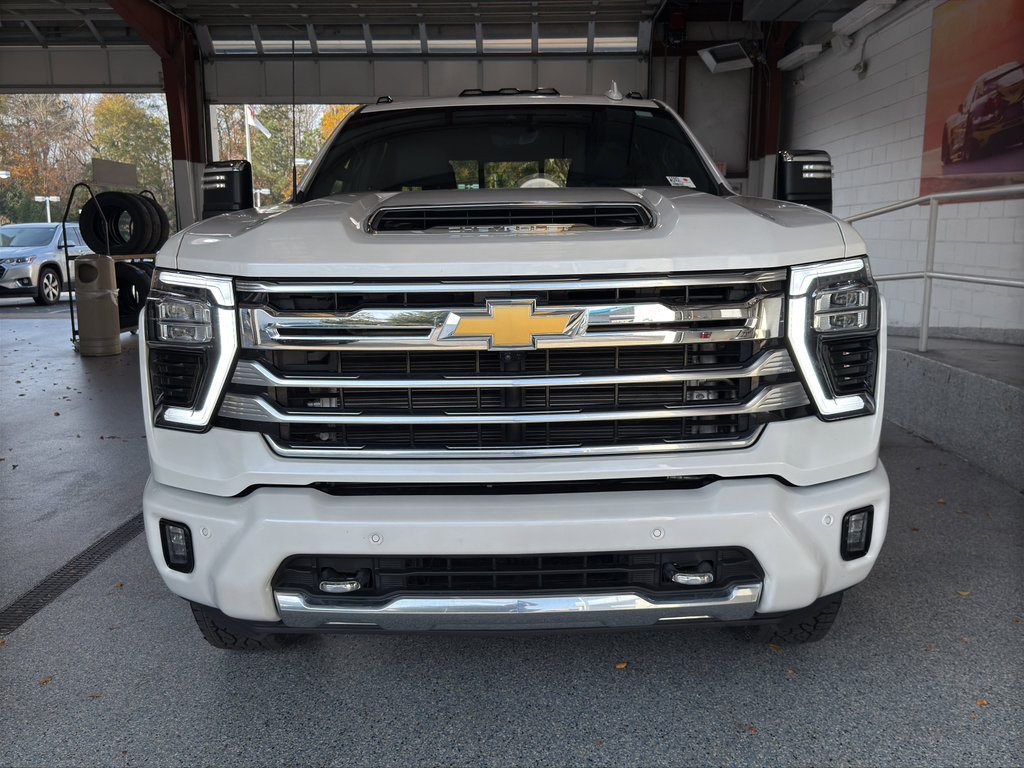 Used 2024 Chevrolet Silverado 2500 High Country w/ Technology Package image 2