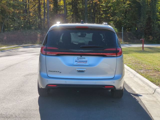 New 2026 Chrysler Pacifica Select w/ S Appearance Package FWD image 12
