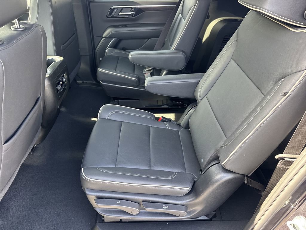 Used 2025 Chevrolet Suburban Premier RWD image 21