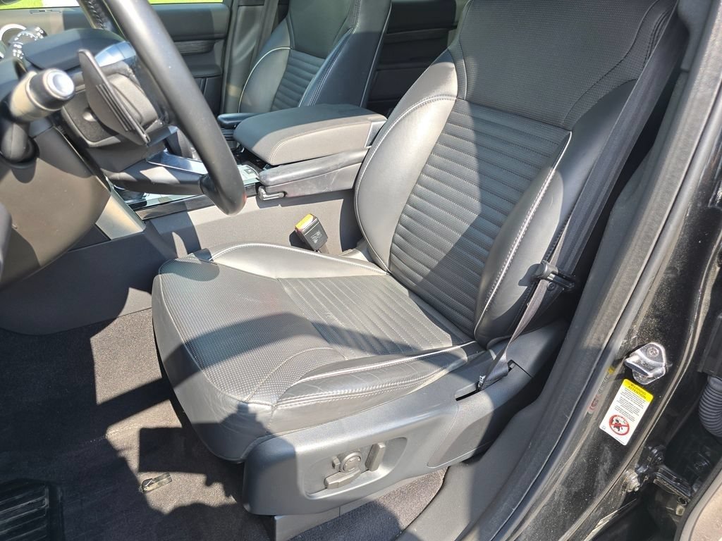 Used 2019 Land Rover Discovery HSE AWD/4WD image 6