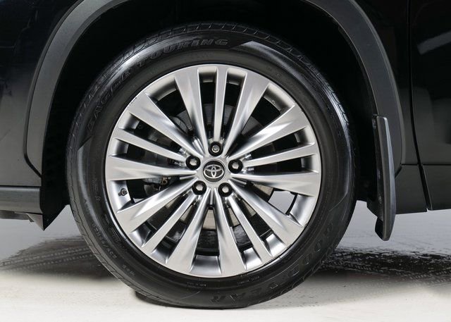 Used 2021 Toyota Highlander Platinum image 32