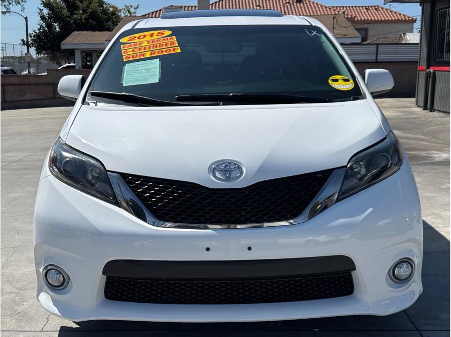 Used 2015 Toyota Sienna SE w/ SE Preferred Package FWD image 2