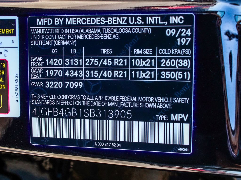 Used 2025 Mercedes-Benz GLE 450e 4MATIC w/ AMG Line Interior image 15
