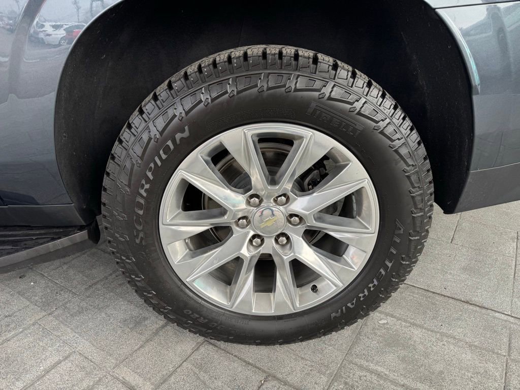 Used 2021 Chevrolet Suburban Premier w/ Premium Package image 4