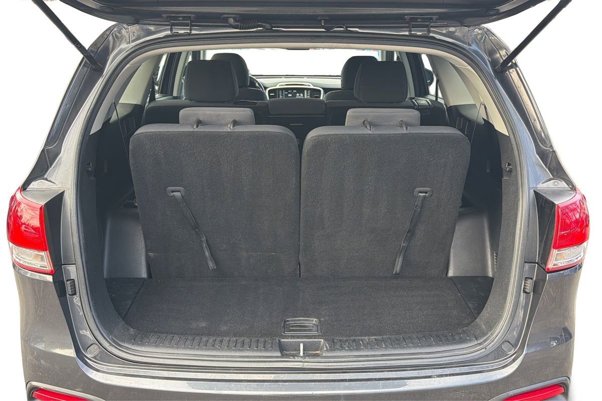 Used 2018 Kia Sorento LX image 11