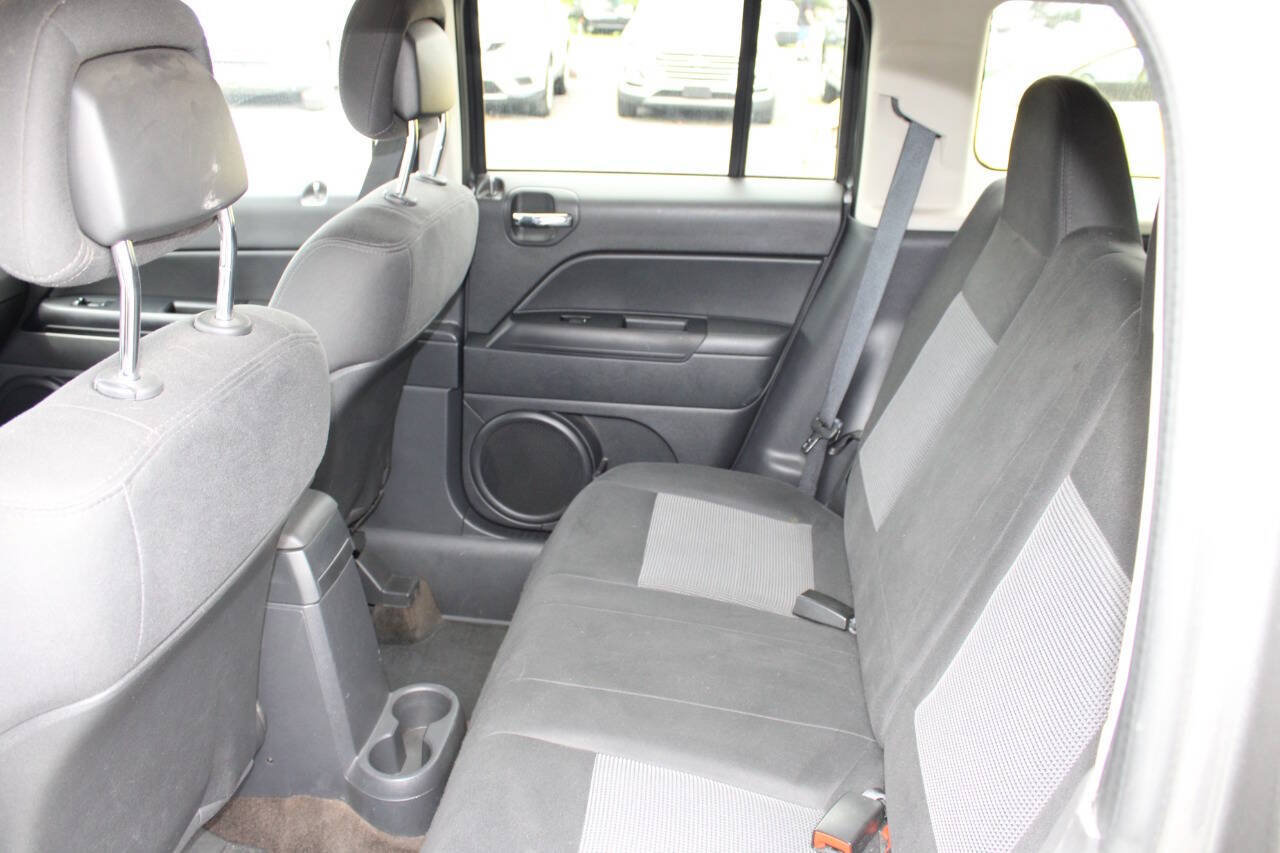 Used 2013 Jeep Patriot Latitude w/ Sun/Sound Group AWD/4WD image 17
