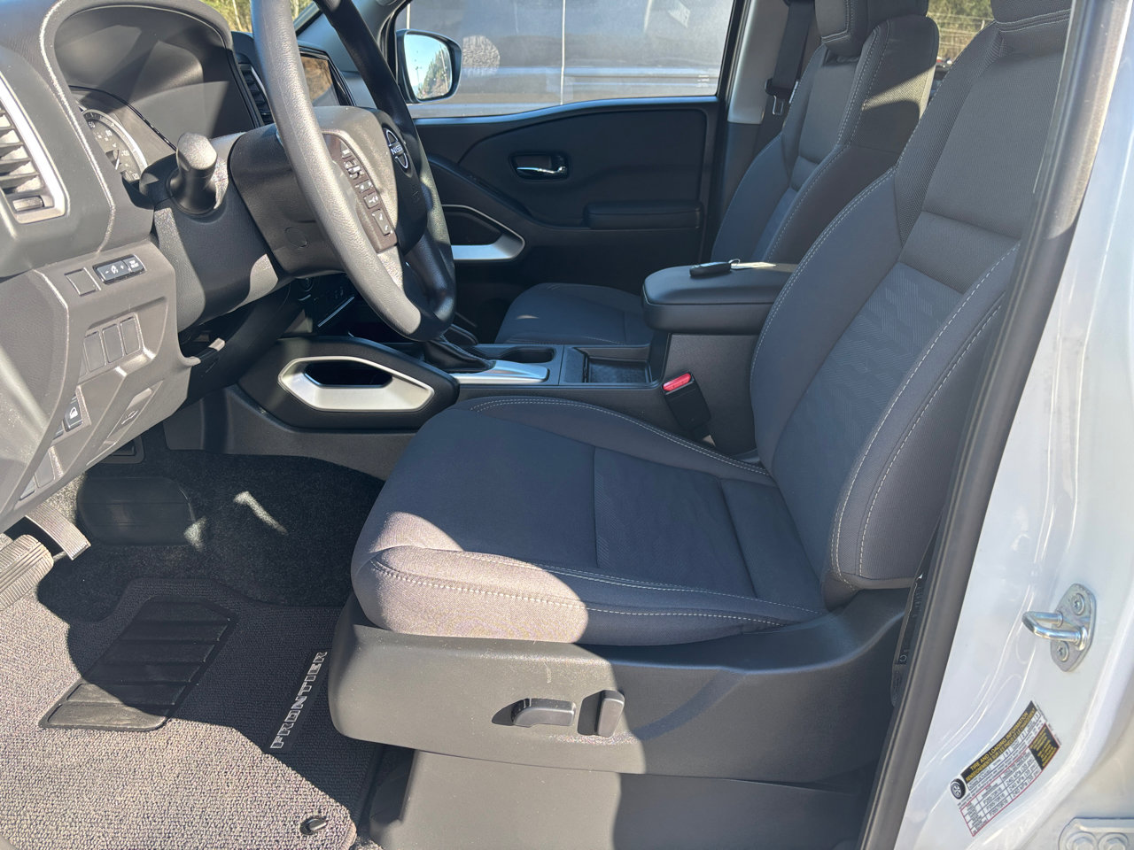Used 2024 Nissan Frontier SV image 10
