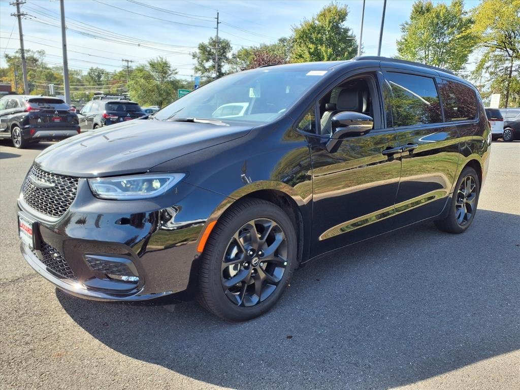 New 2026 Chrysler Pacifica Limited image 4