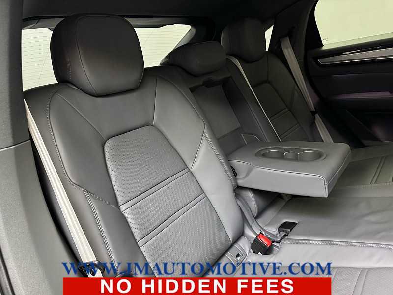 Used 2023 Porsche Cayenne Platinum Edition image 18