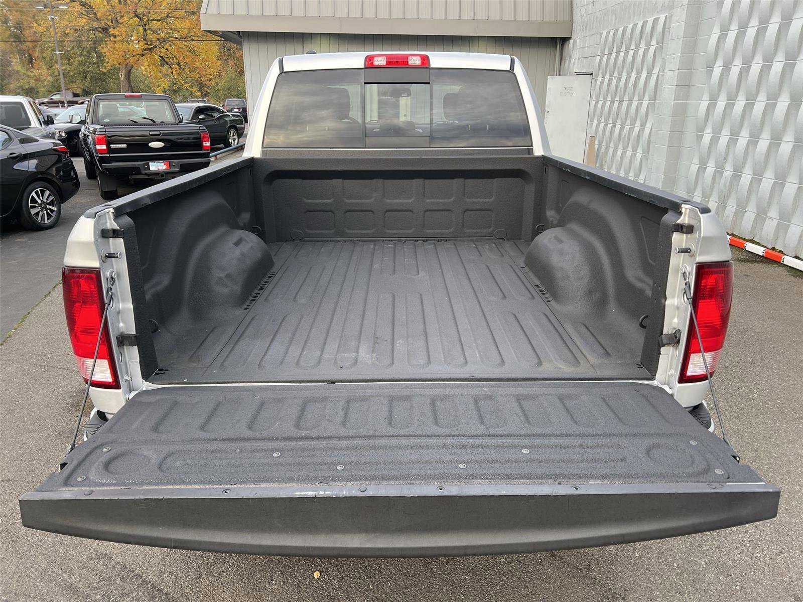 Used 2017 RAM 1500 Classic SLT w/ Luxury Group image 22