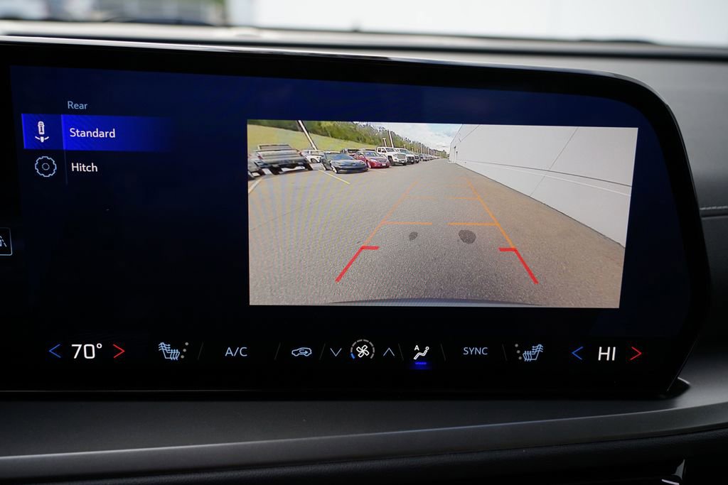 Used 2025 Chevrolet Traverse LT image 37