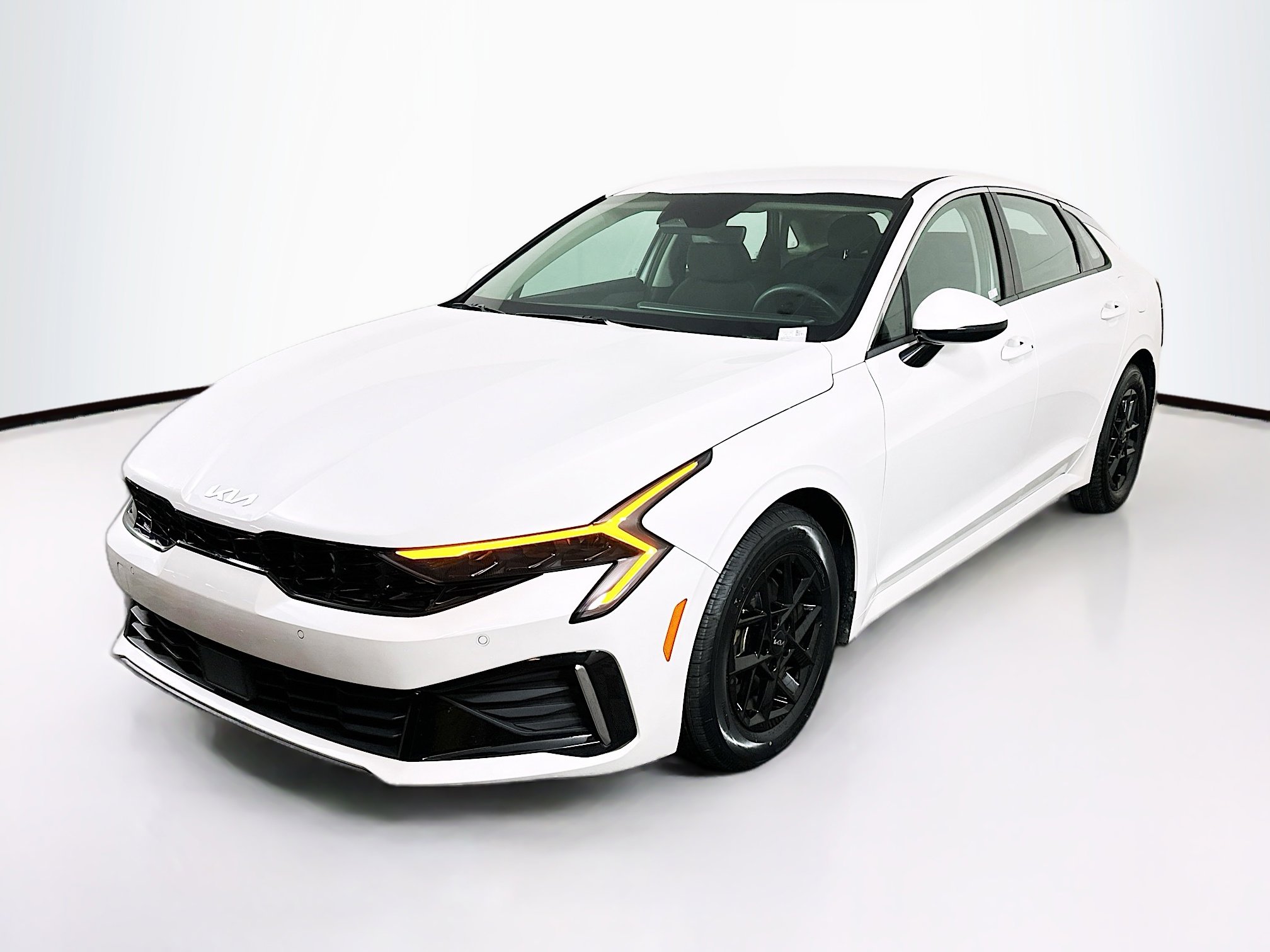 Used 2025 Kia K5 LXS FWD image 3