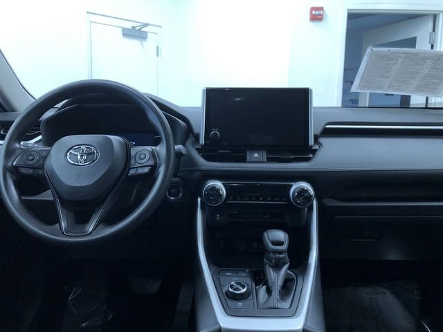 Used 2025 Toyota RAV4 XLE image 17