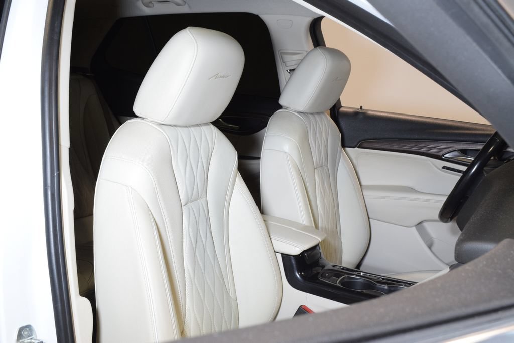 Used 2021 Buick Envision Avenir w/ Technology Package II FWD image 32