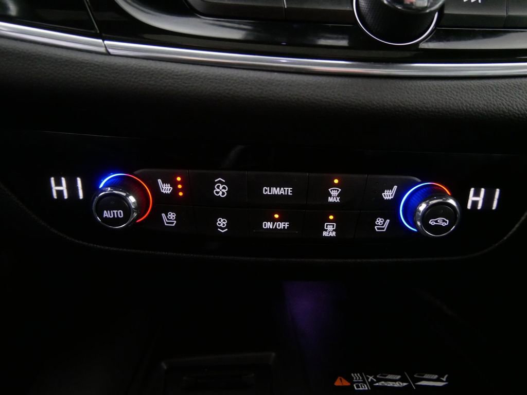 Used 2024 Buick Enclave Avenir w/ Avenir Technology Package image 30