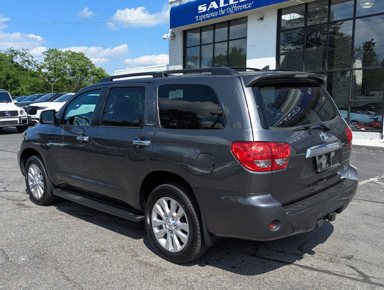 Used 2017 Toyota Sequoia Platinum AWD/4WD image 10