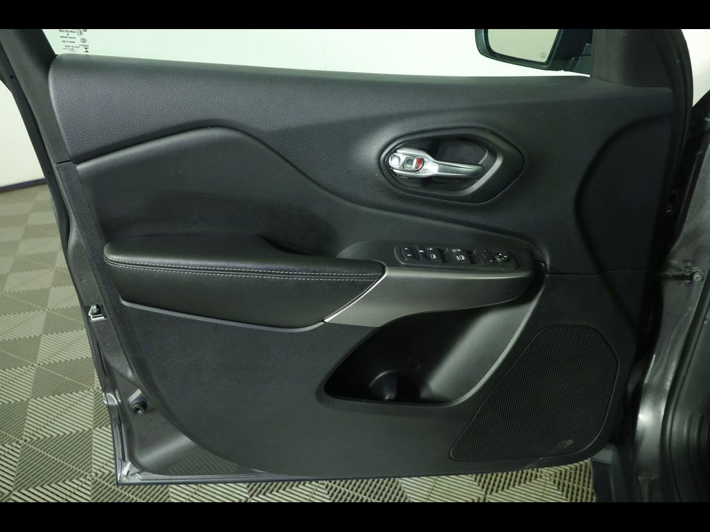 Used 2022 Jeep Cherokee Latitude Lux w/ Sun & Sound Group image 23