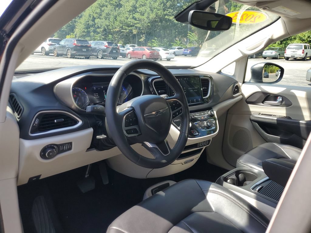 Used 2023 Chrysler Pacifica Touring-L FWD image 20