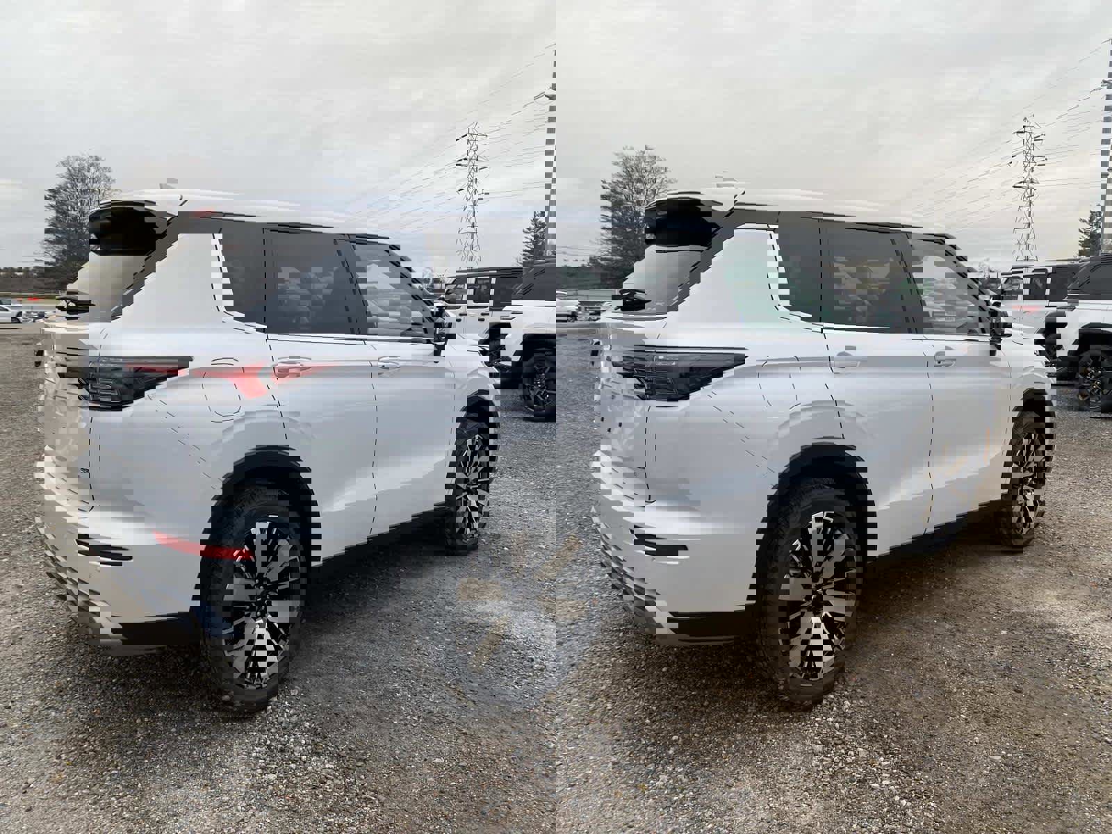 New 2026 Mitsubishi Outlander AWD image 3