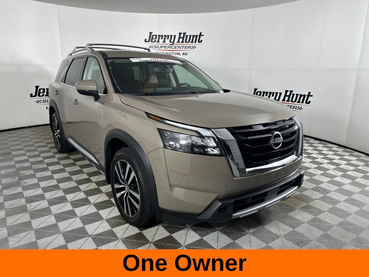 Used 2025 Nissan Pathfinder Platinum w/ Cargo Package FWD image 4