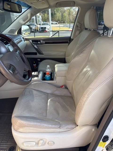 Used 2017 Lexus GX 460 Premium w/ Premium Package image 2