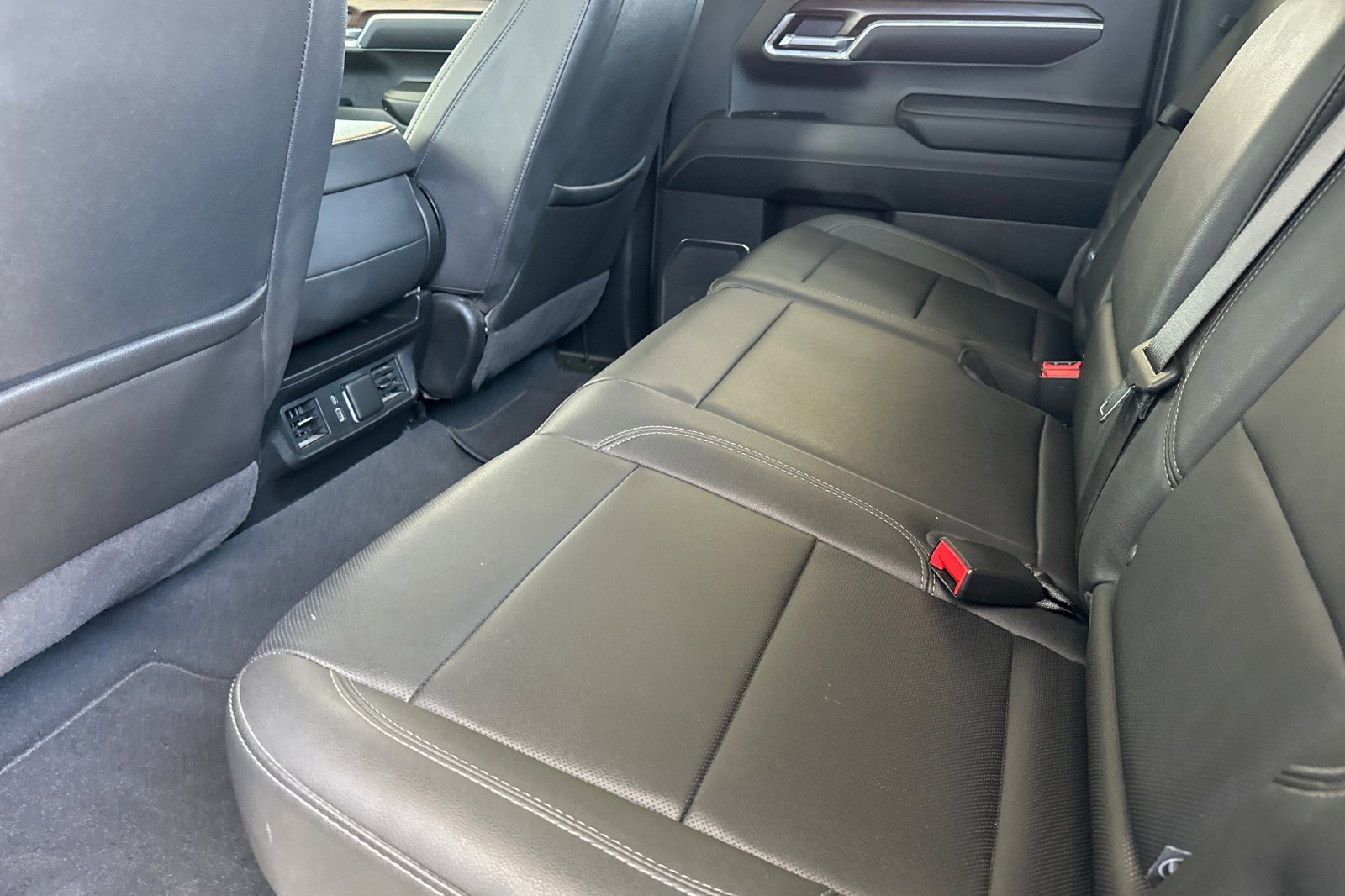 Used 2024 GMC Sierra 1500 SLT image 13