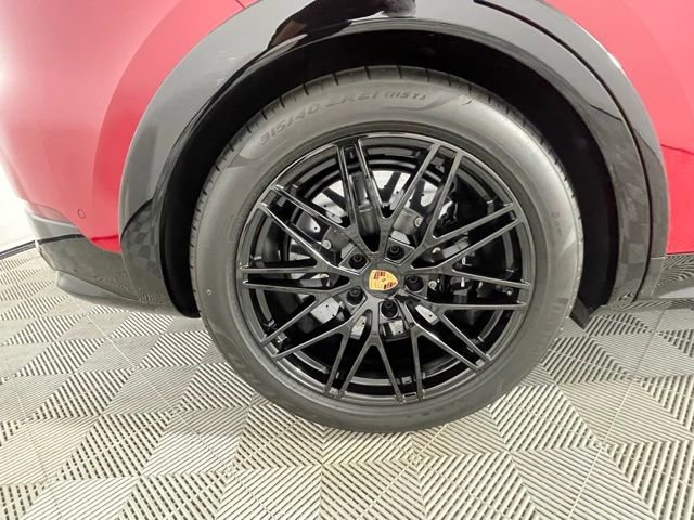 Used 2025 Porsche Cayenne GTS image 13