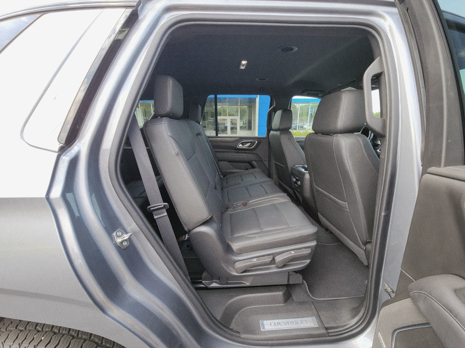 Used 2022 Chevrolet Tahoe LT w/ Luxury Package AWD/4WD image 17