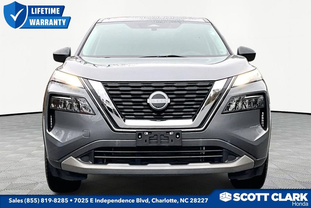 Used 2023 Nissan Rogue S image 2