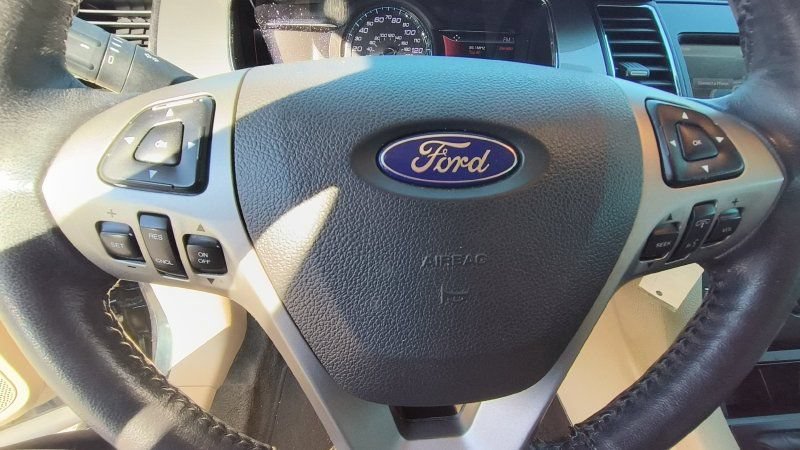 Used 2014 Ford Taurus SEL w/ Equipment Group 201A FWD image 14