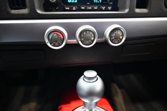 Used 2003 Chevrolet SSR w/ Preferred Equipment Group image 15