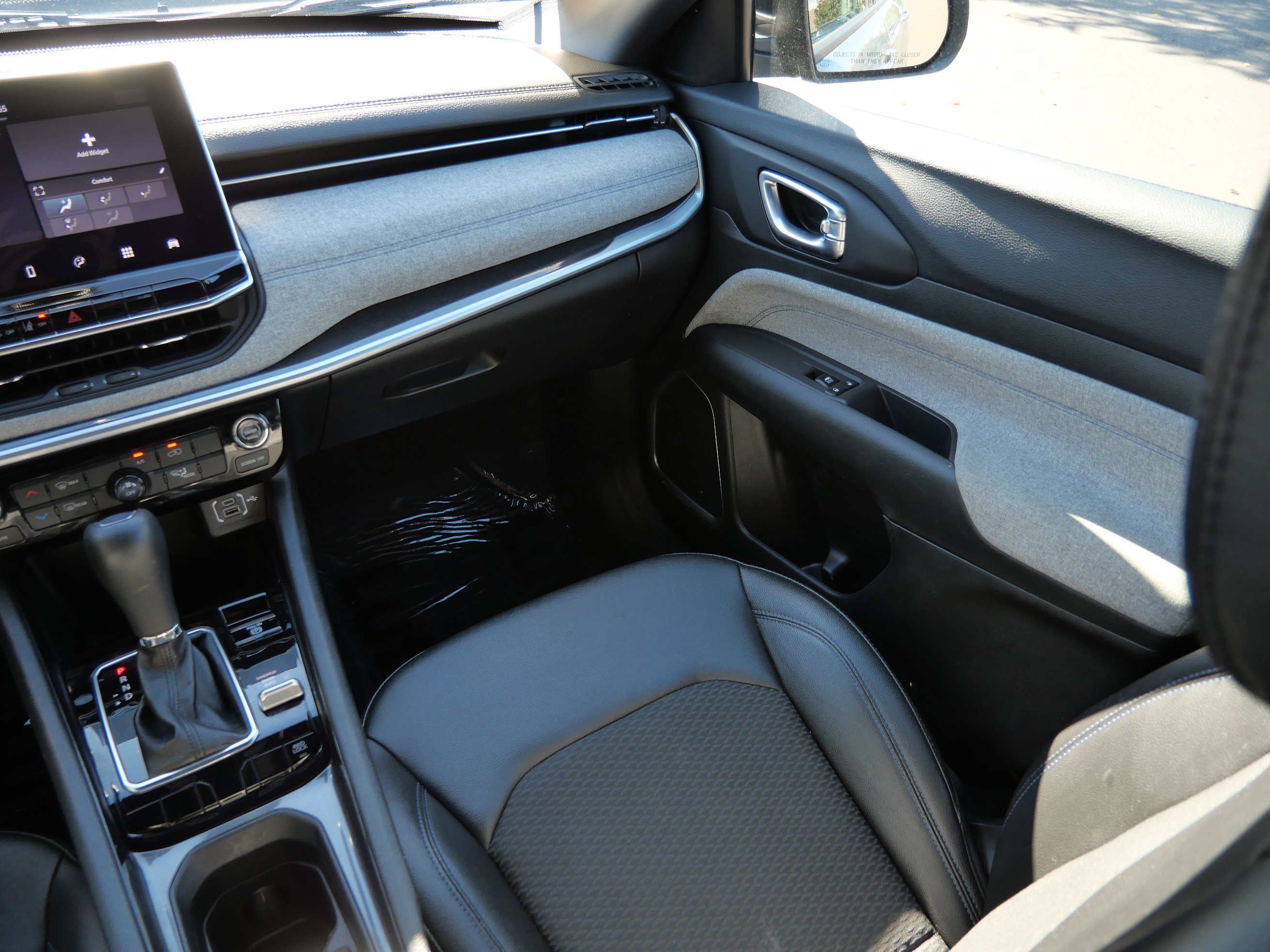 Used 2024 Jeep Compass Latitude image 11