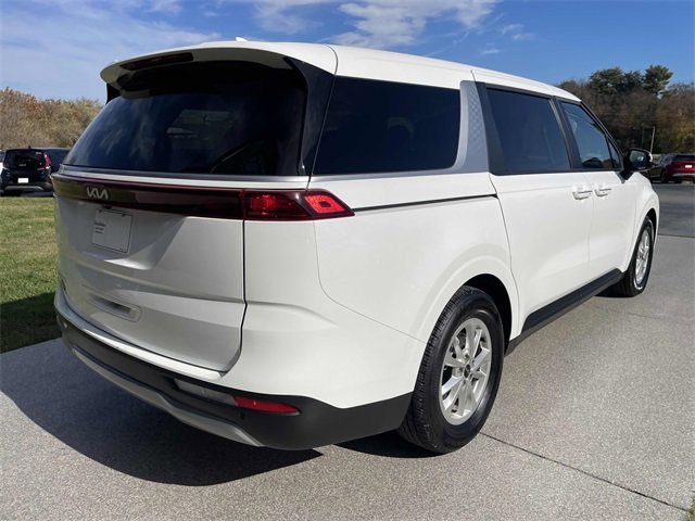 Used 2024 Kia Carnival LX image 4