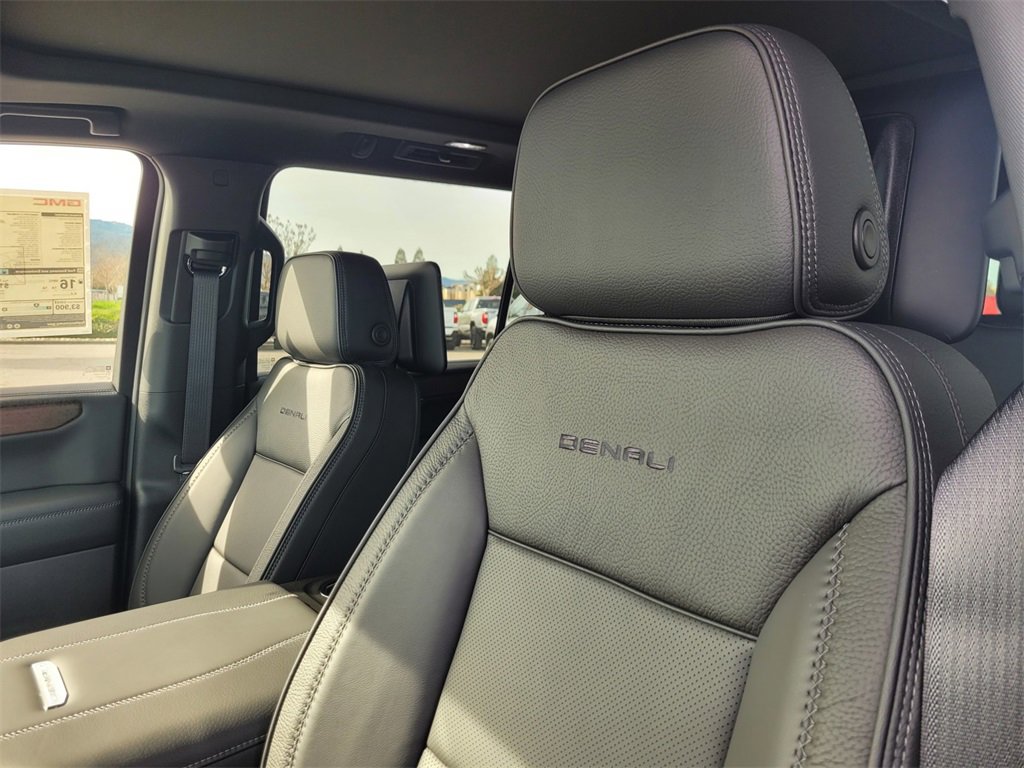 New 2026 GMC Yukon XL Denali w/ Denali Reserve Package image 15