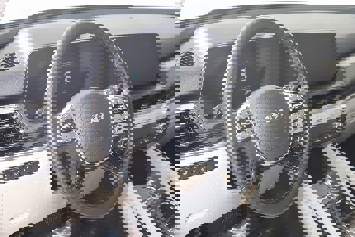 Used 2024 Kia Telluride S w/ S Sunroof Package image 6