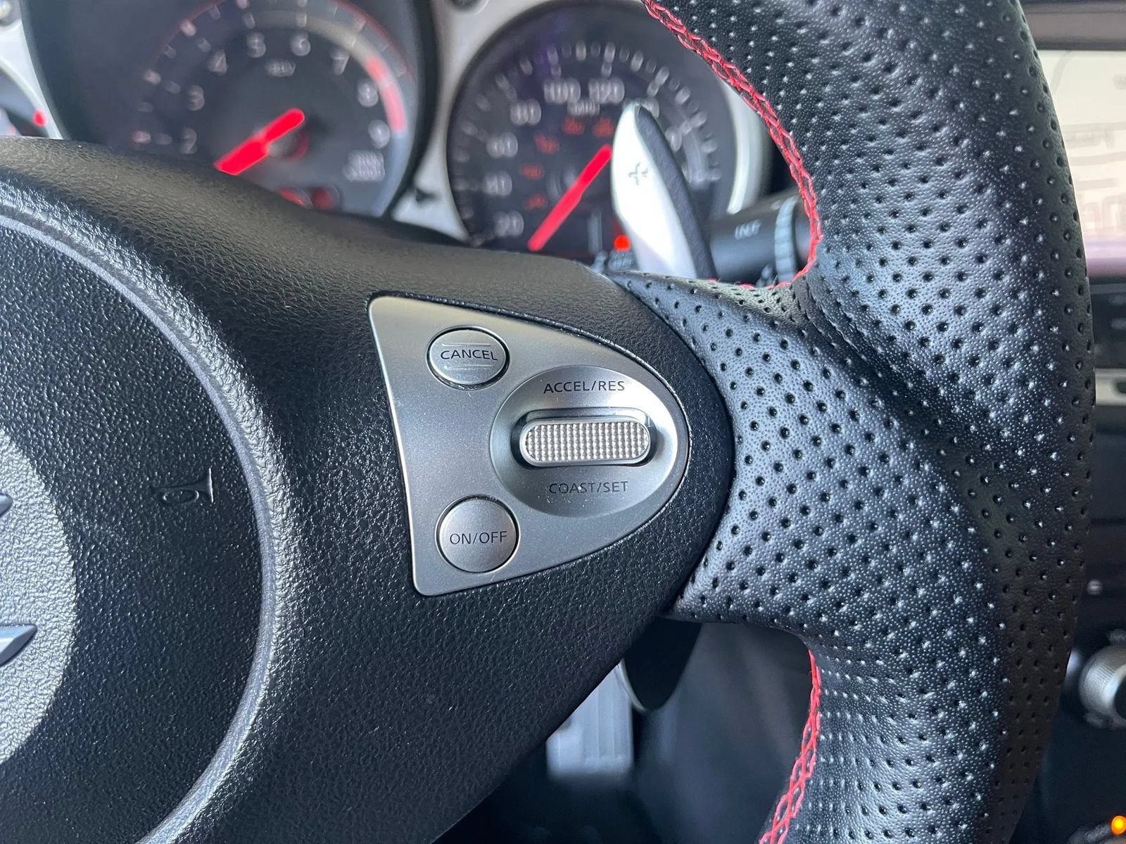 Used 2016 Nissan 370Z Touring RWD image 25