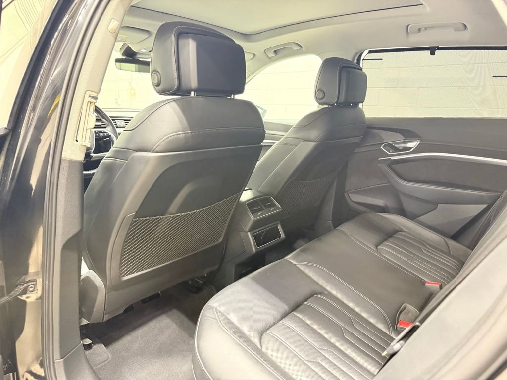 Used 2019 Audi e-tron Prestige w/ Prestige Package AWD/4WD image 32