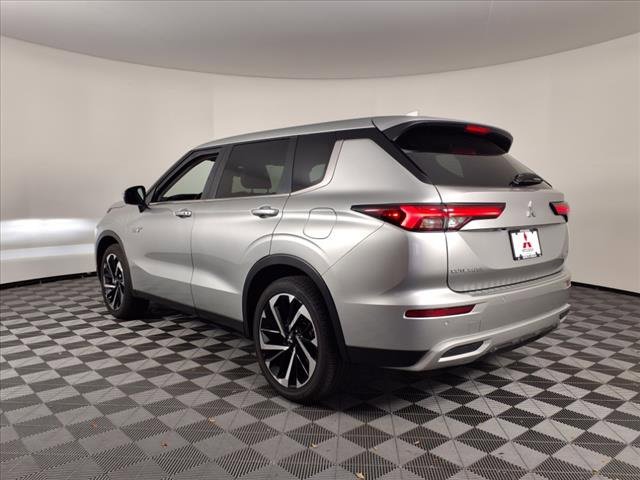 Used 2024 Mitsubishi Outlander SE image 5