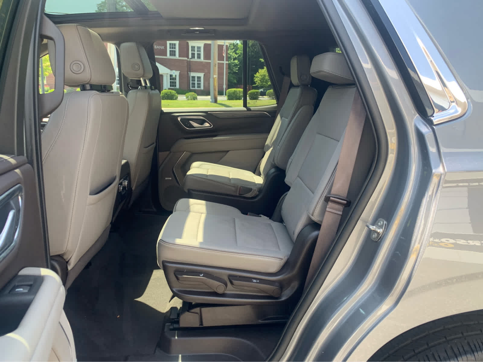 Used 2022 GMC Yukon SLT w/ SLT Premium Package AWD/4WD image 24