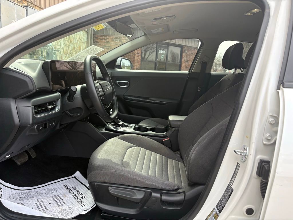 Used 2025 Kia K4 EX image 17