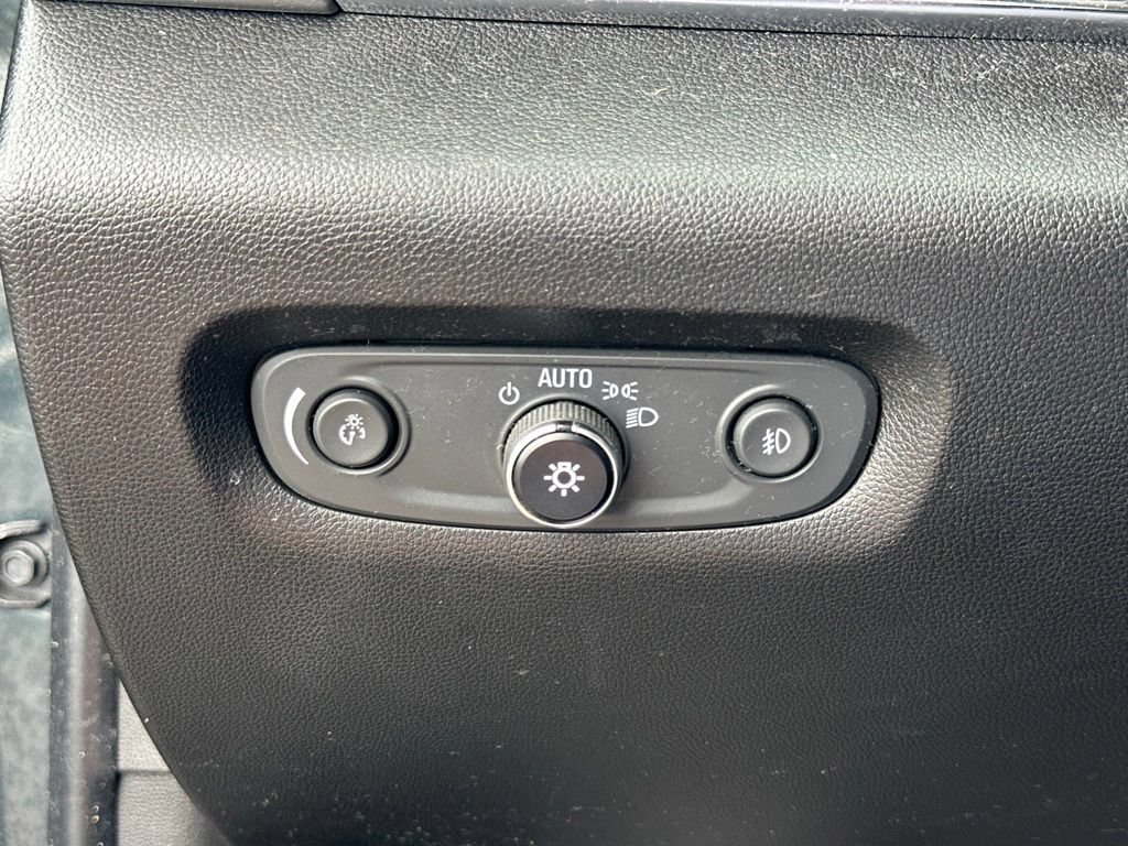 Used 2018 Chevrolet Traverse LT FWD image 18