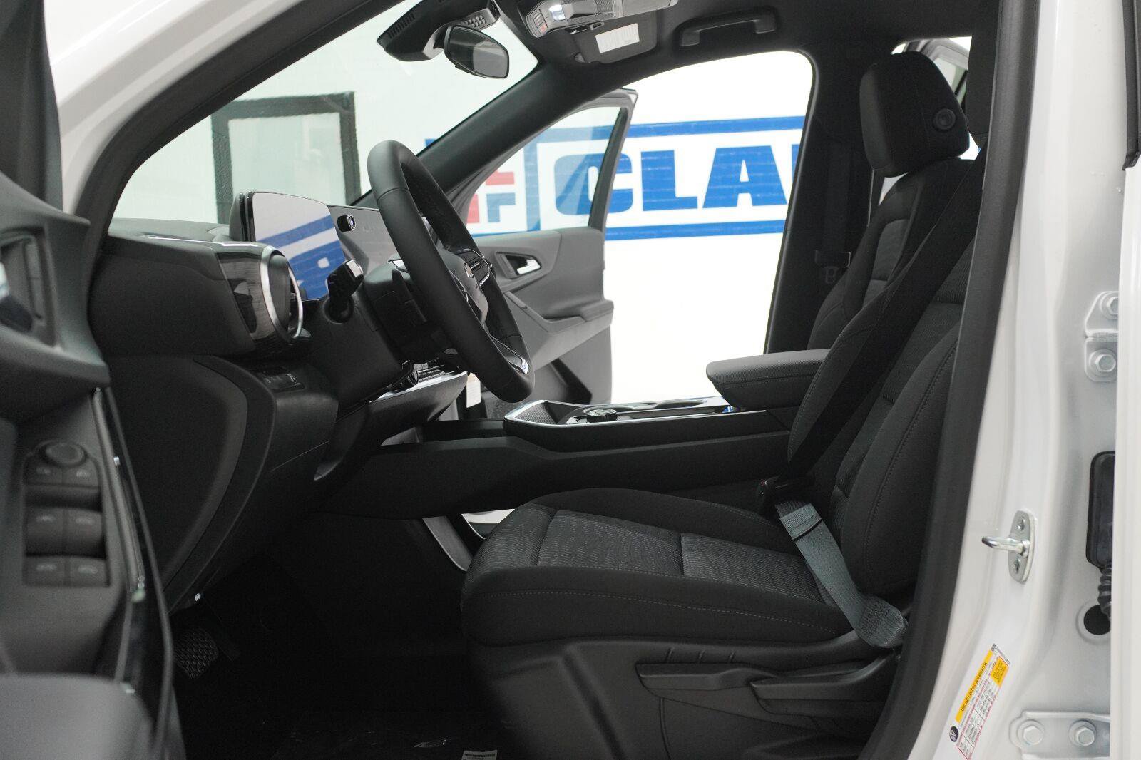 New 2027 Chevrolet Equinox LT FWD image 6