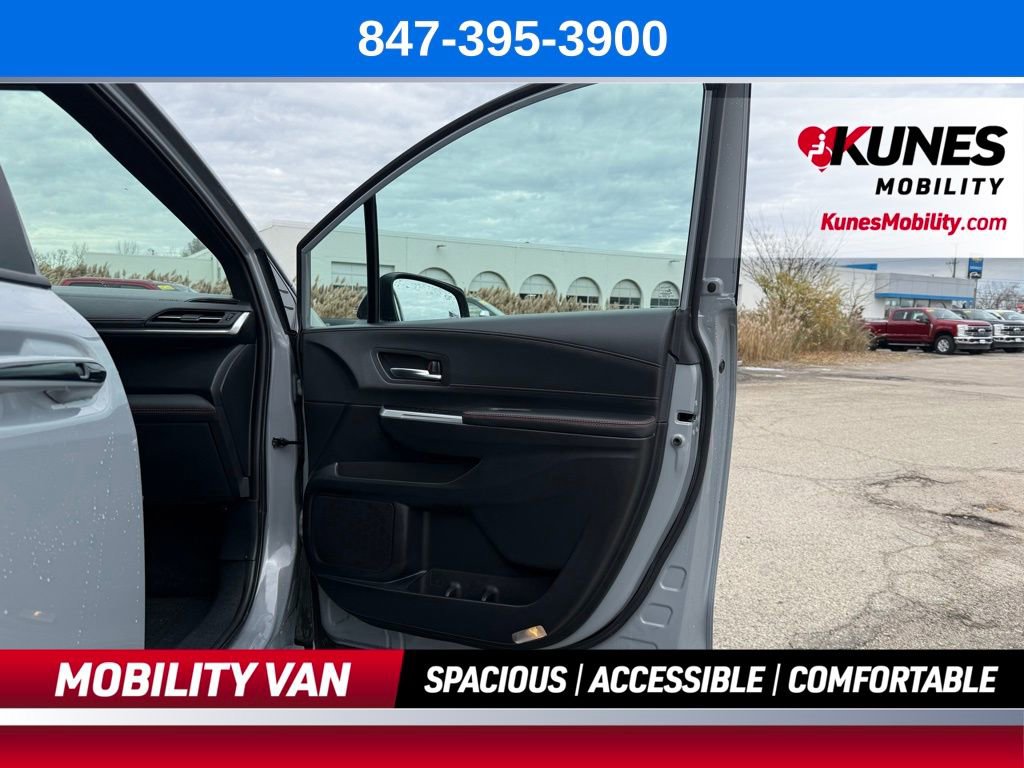 Used 2025 Toyota Sienna XSE w/ XSE Plus Package AWD/4WD image 14
