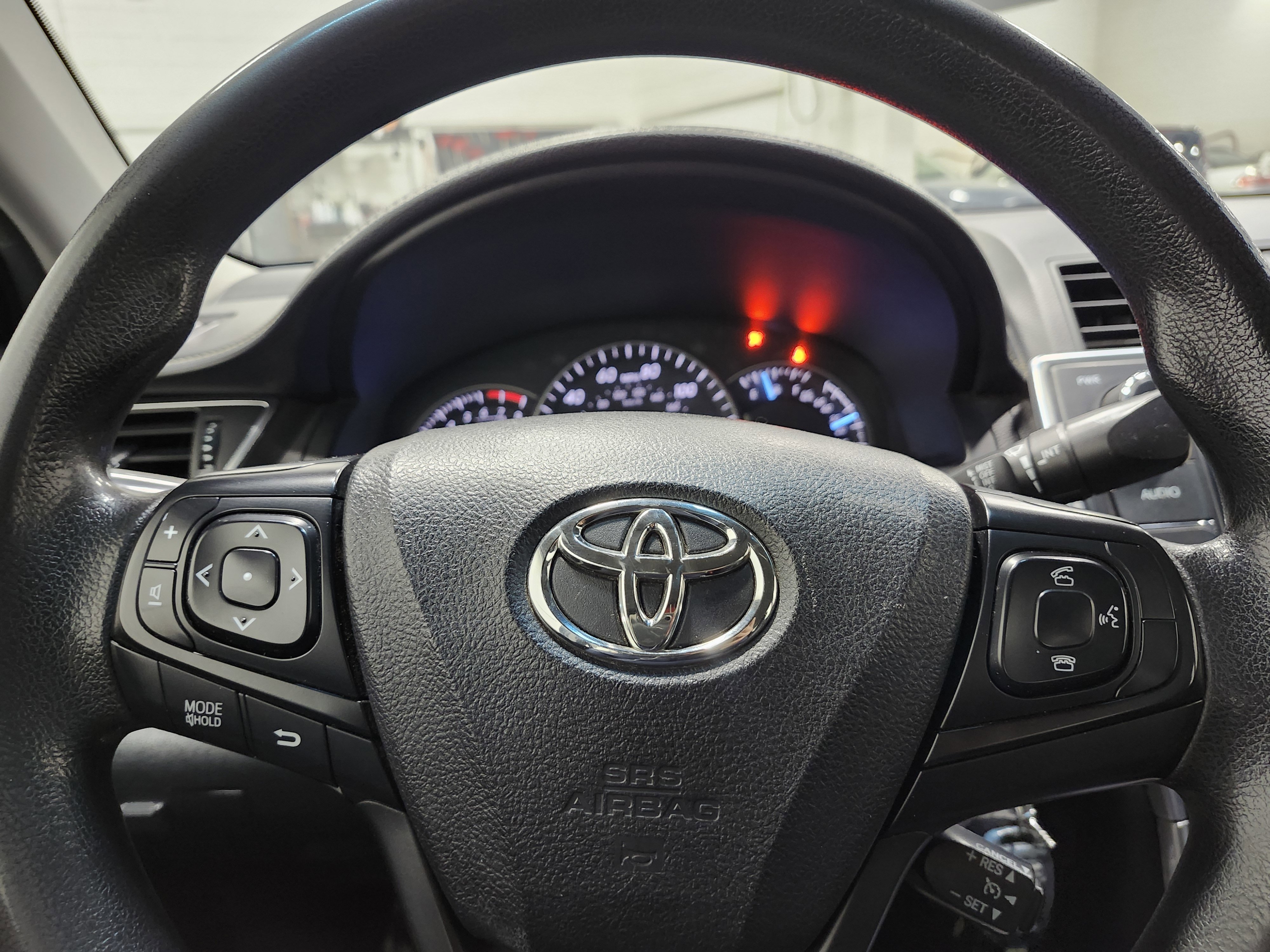 Used 2015 Toyota Camry LE image 24