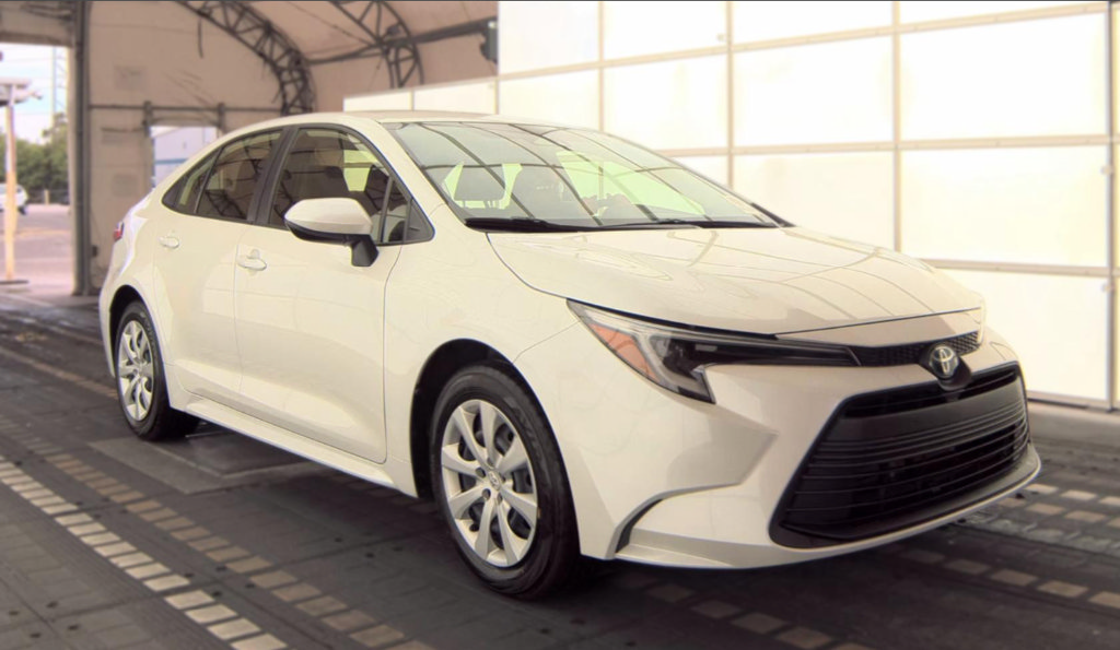 Used 2024 Toyota Corolla LE FWD image 4