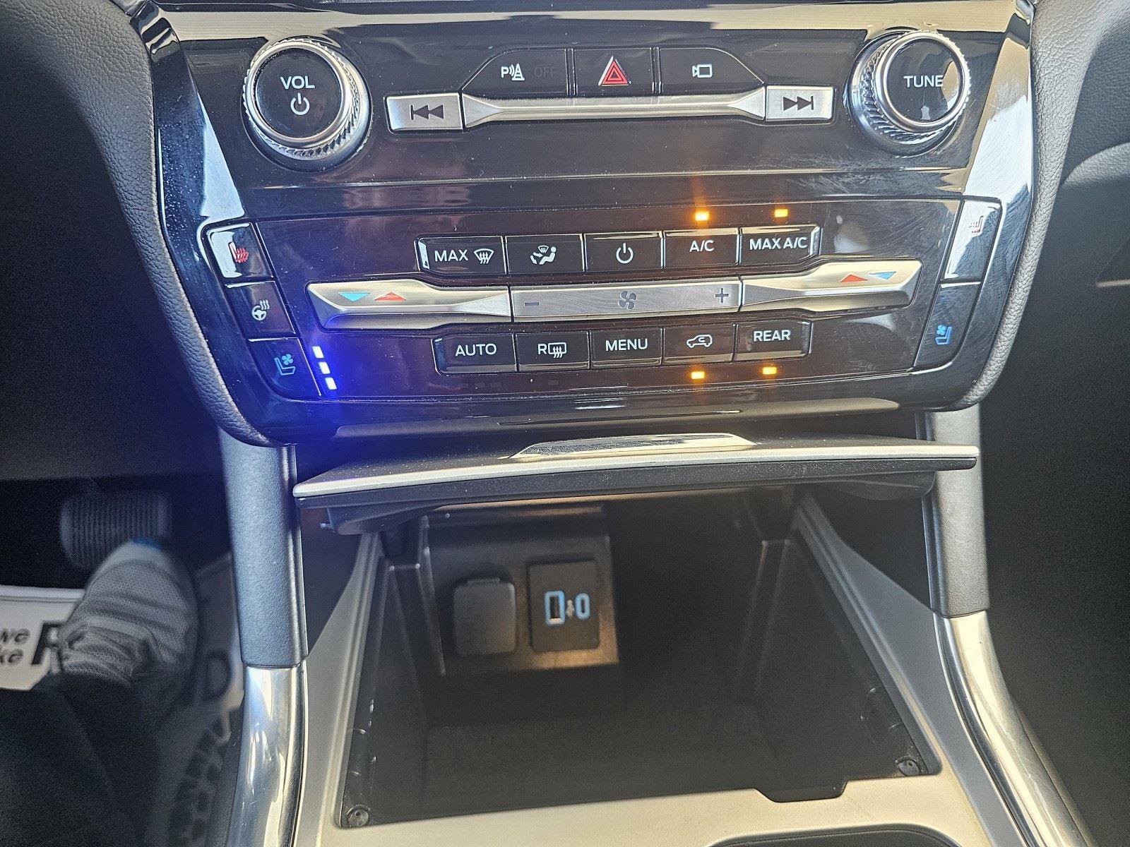 Used 2022 Ford Explorer Limited w/ Equipment Group 301A image 61