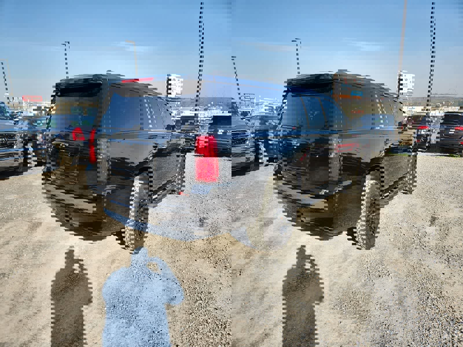 Used 2019 Chevrolet Suburban LT image 5